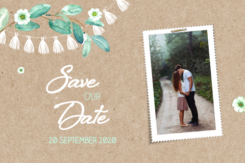 Trendy save the date met foto voor een festival bruiloft