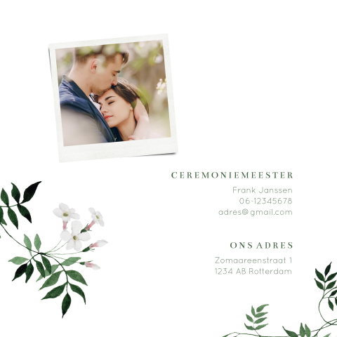 Chique trouwkaart met jasmijn bloemen en takjes